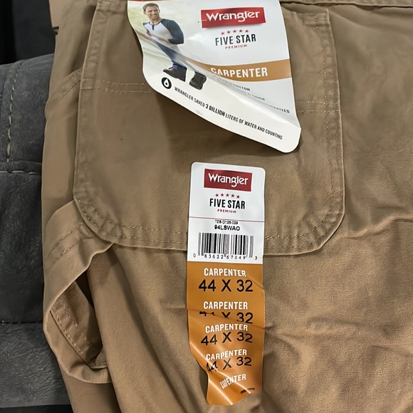 New pants $15 - Picture 2 of 2